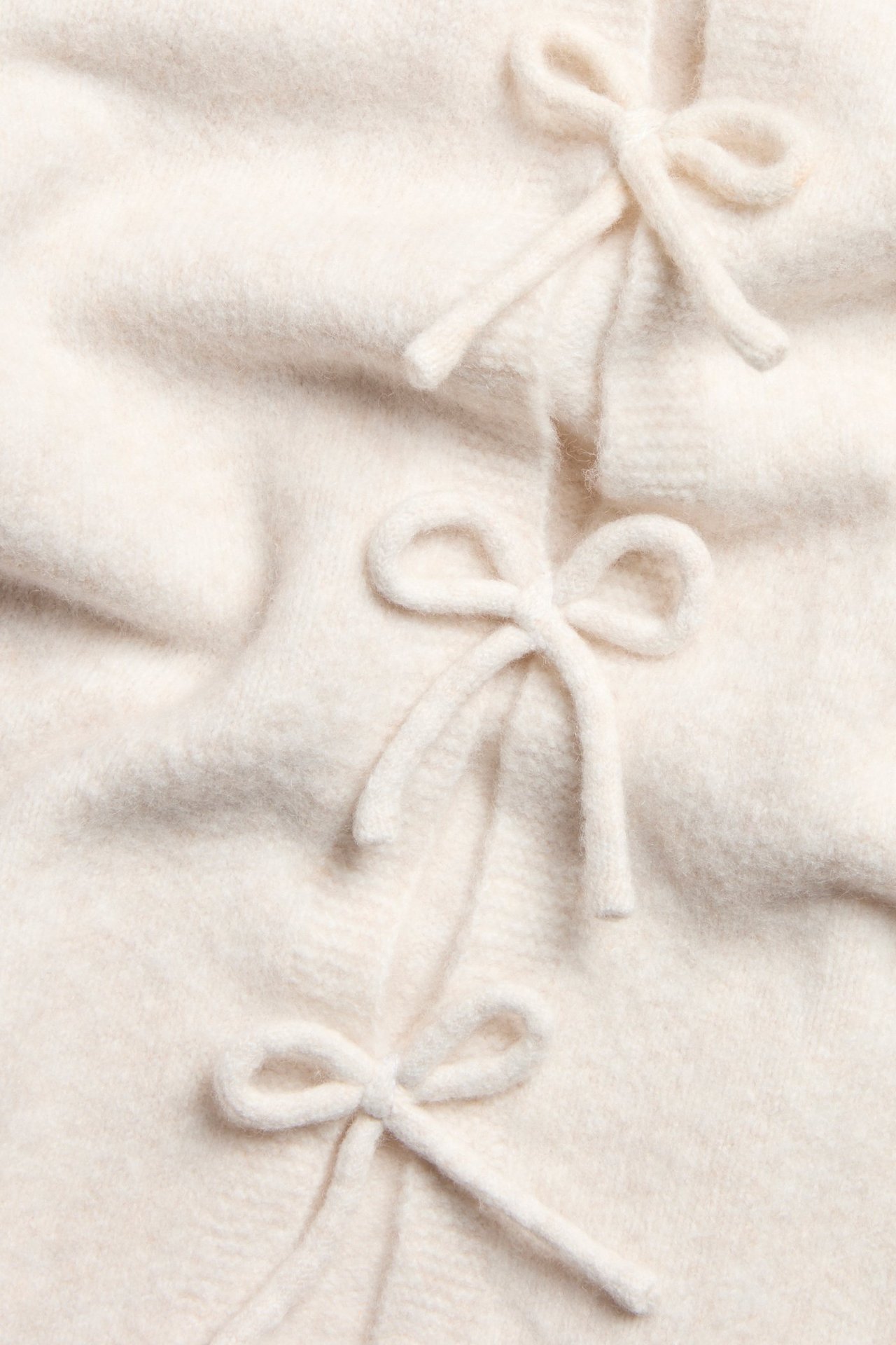 Sweter z dzianiny z kokardami