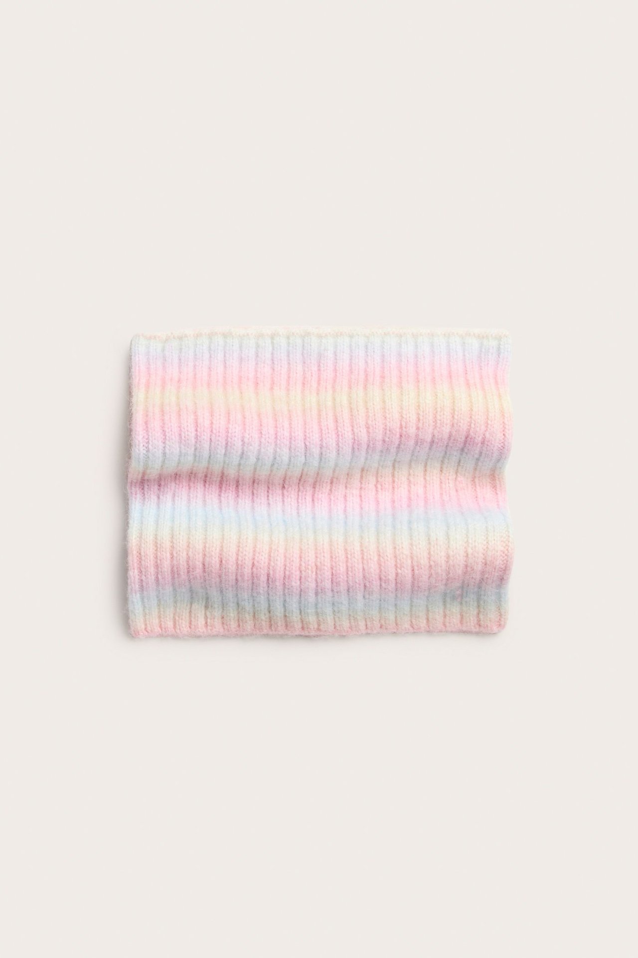 Ribbineulottu tuubikaulaliina
