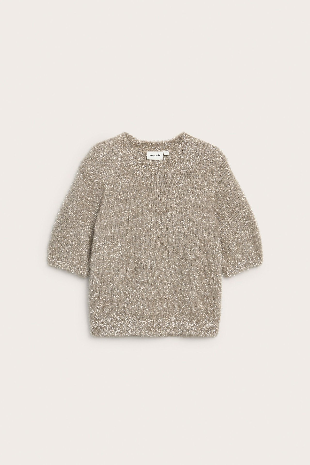 Edestä näkymä vaaleanbeigestä lyhythihaisesta polyester-glitterneuleesta.