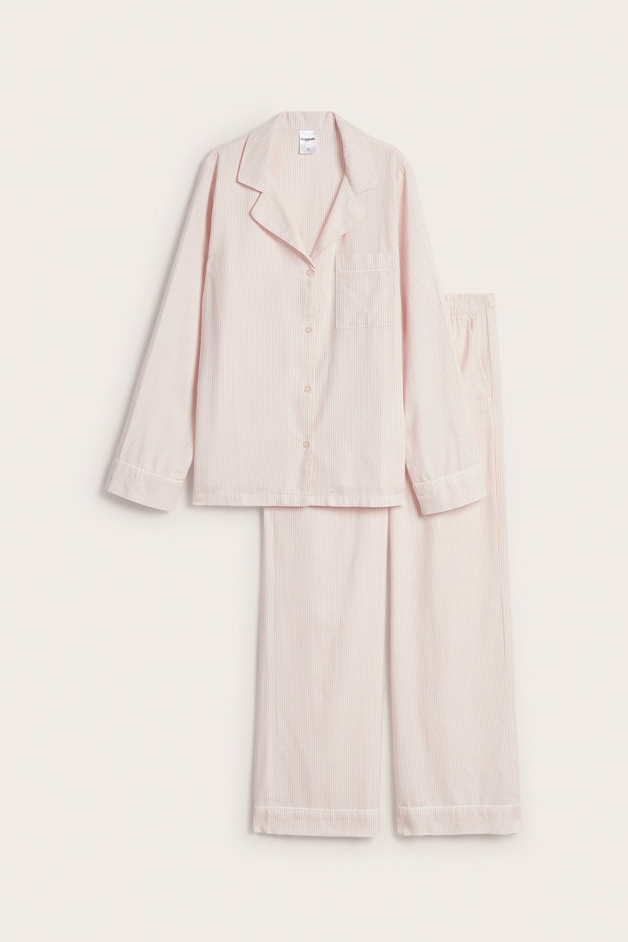 Widok z przodu: damski różowy piżamowy komplet w paski z bawełny, z topem na guziki i szerokimi spodniami.