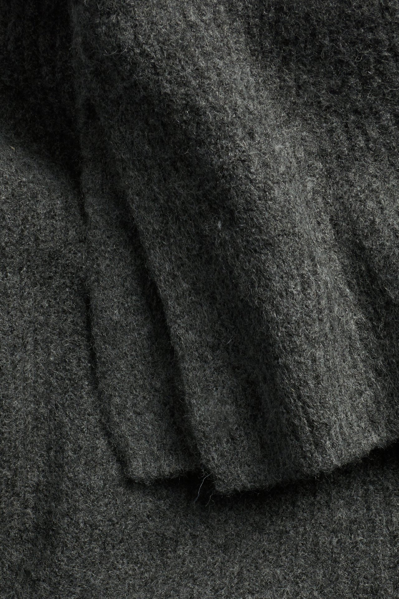 Sweter z prążkowanej dzianiny