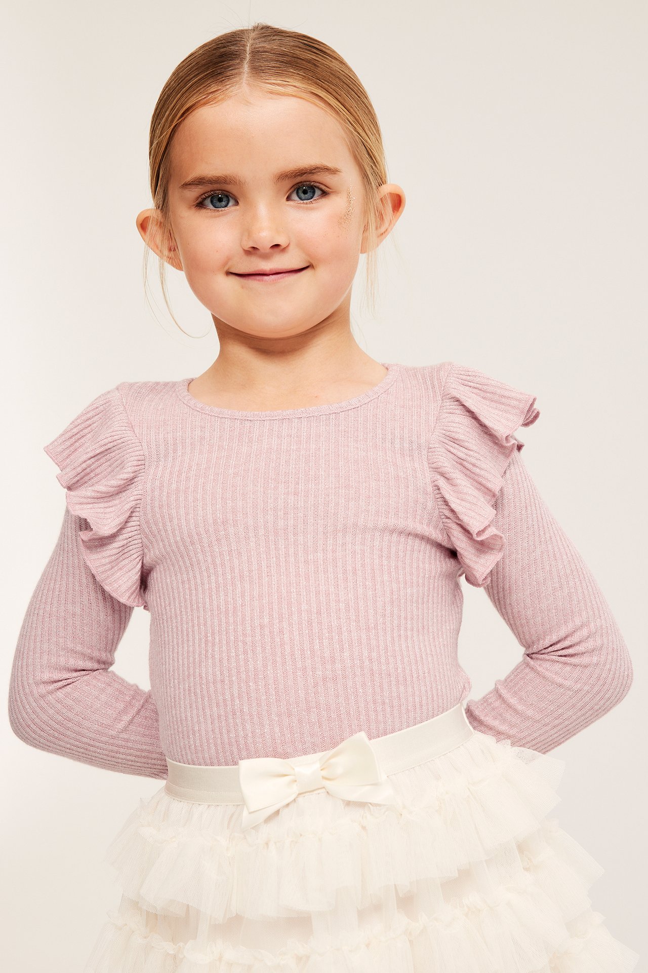 Glitrende ribbestrikket topp