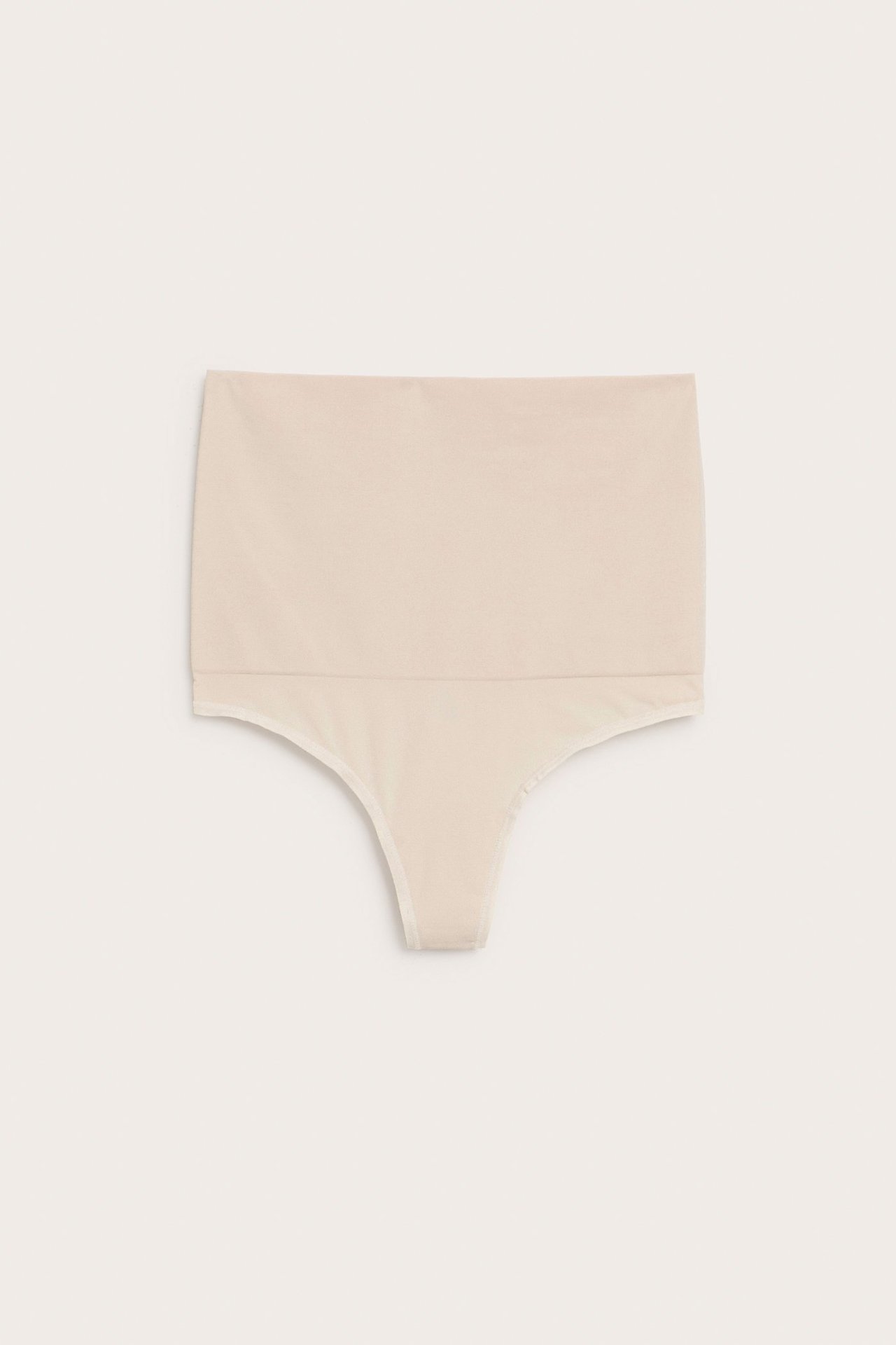 Forfra, lys rosa formende stringtruse med høyt liv i et ensfarget, glatt, elastisk stoff.