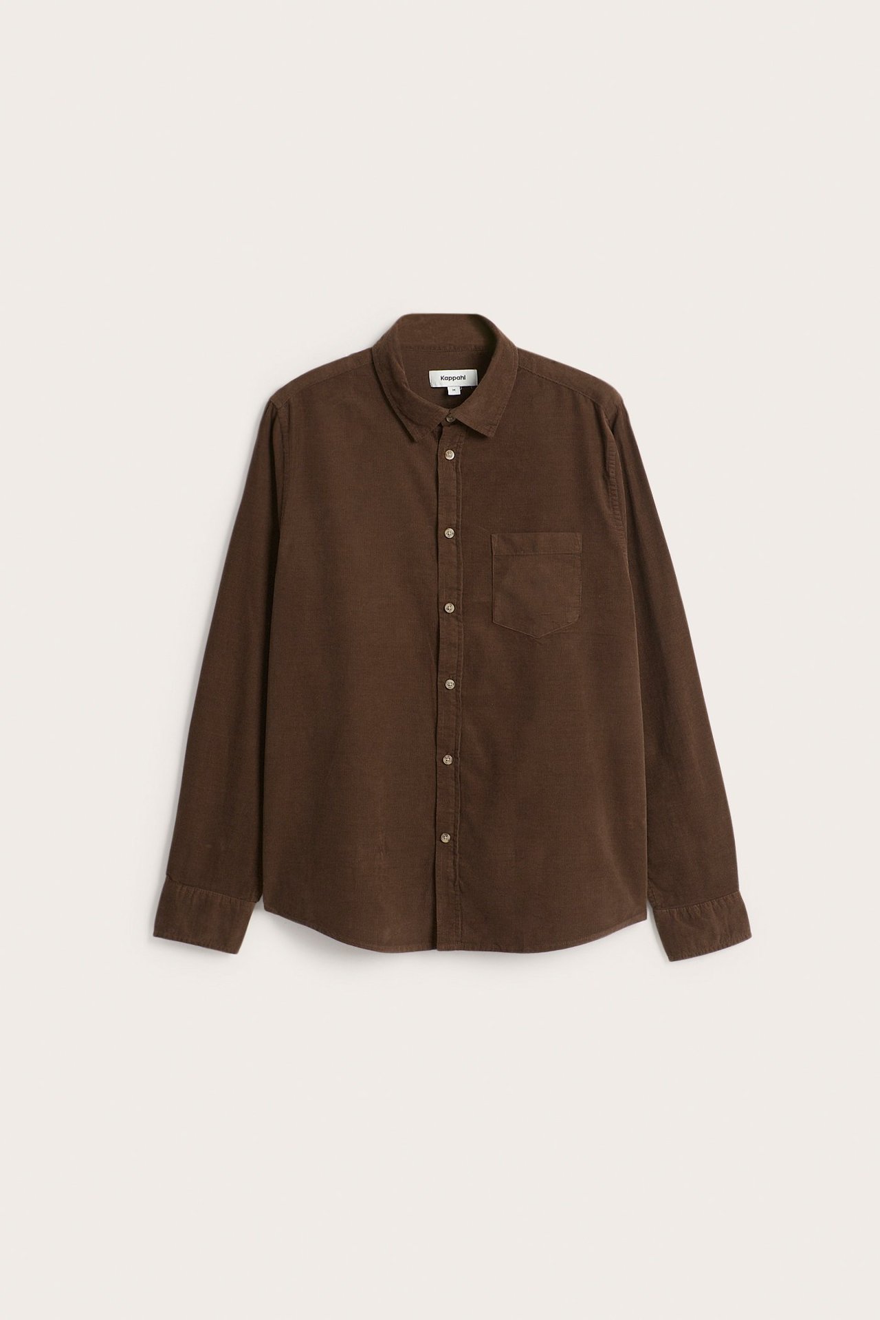 Edestä, miesten ruskea vakosamettipaita rintataskulla ja nappikiinnityksellä.