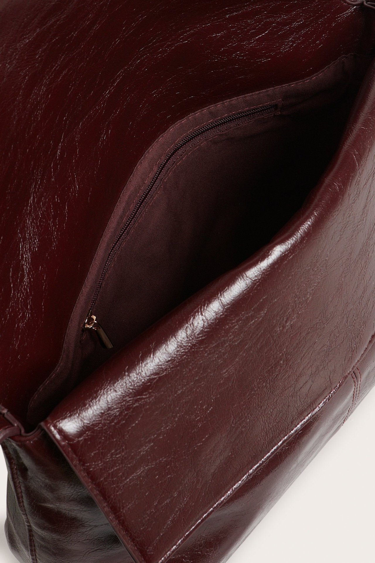 Axelremsväska i skinnimitation