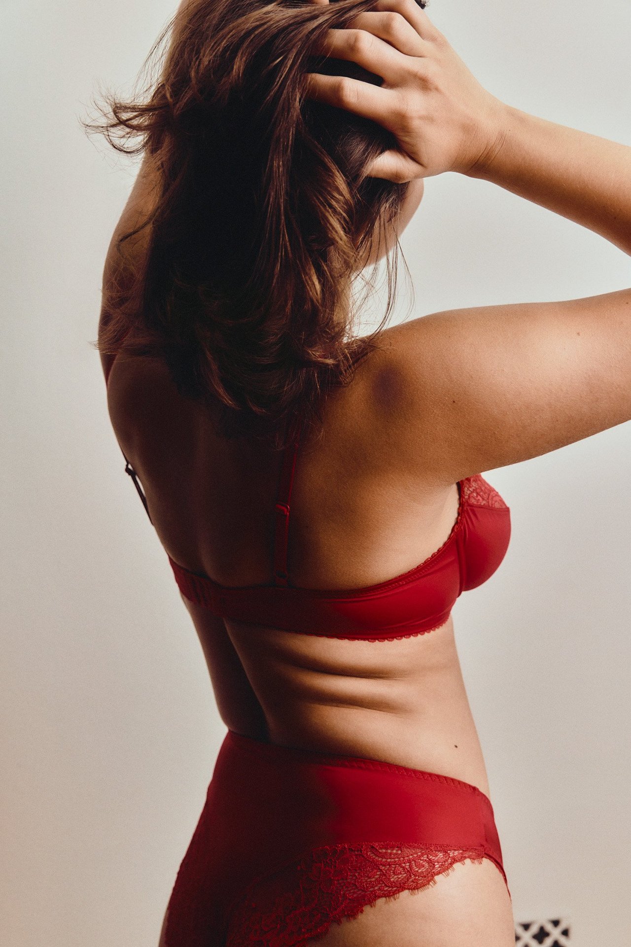 Briefs med spetsdetaljer