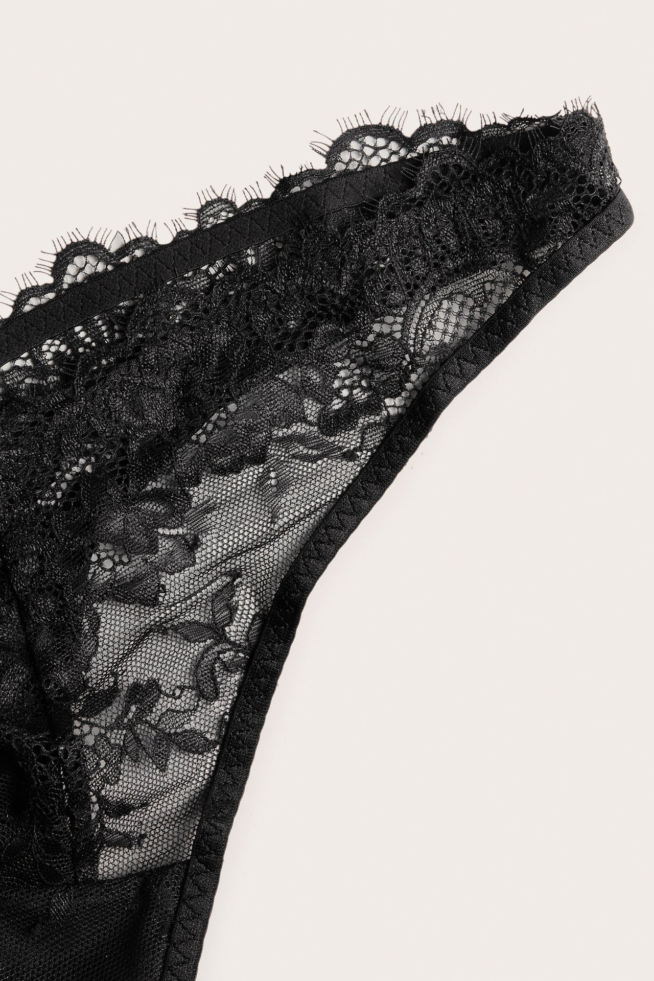 Stringtruser med blonder - Svart - 2