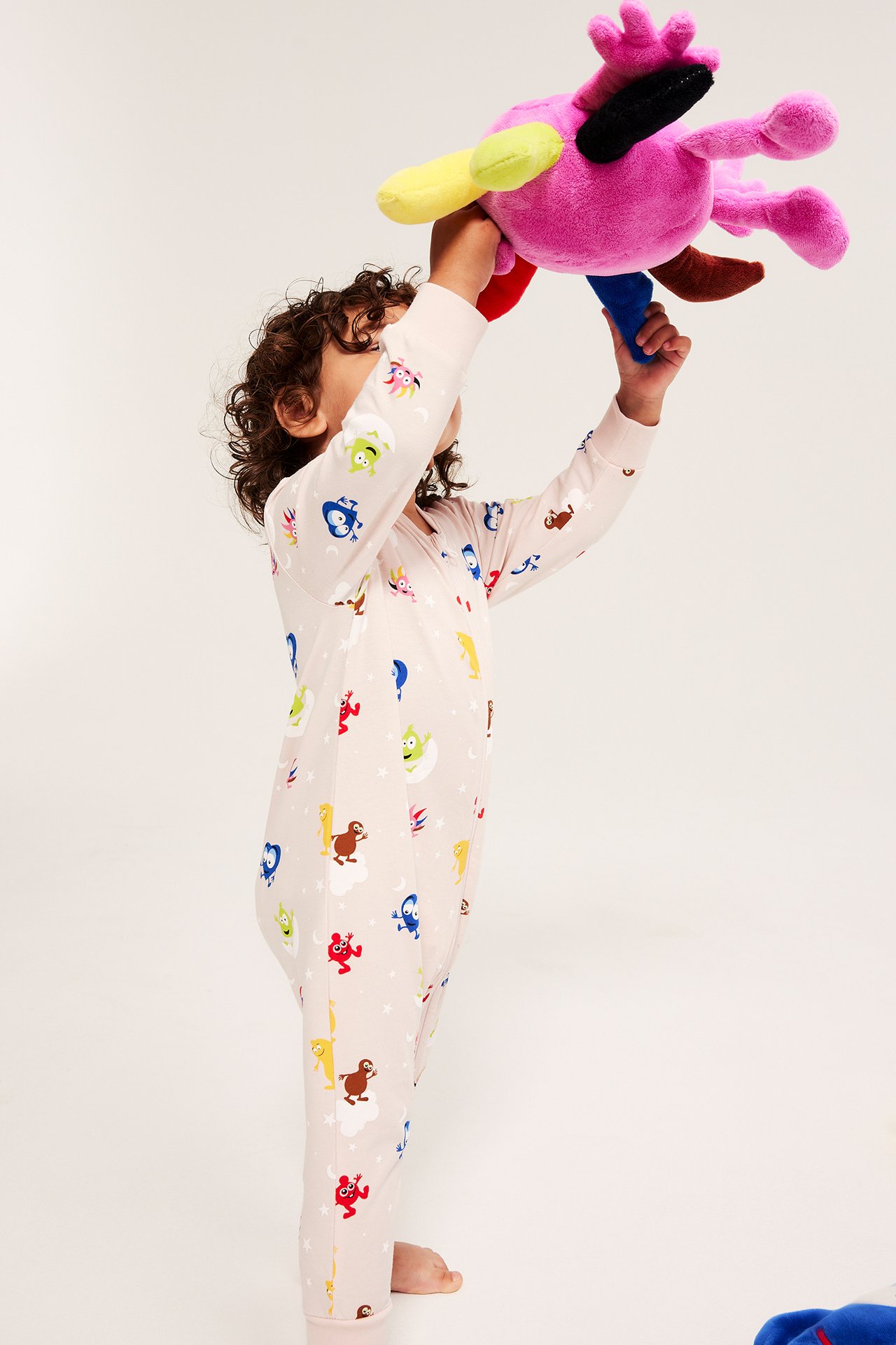 Babypyjamas med Babblarna-motiv i rosa med dragkedja fram, mönstrad.