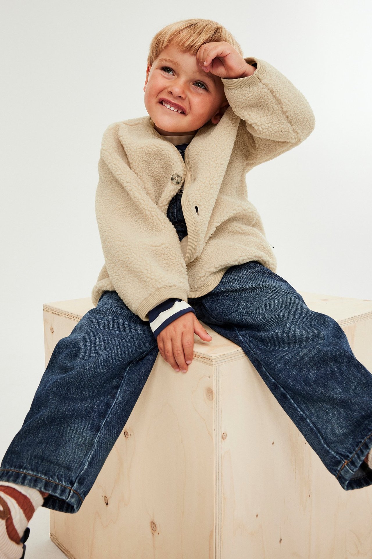 Beigen värinen pilé-neuletakki lapselle, yksivärinen, polyesteri, etunäkymä.