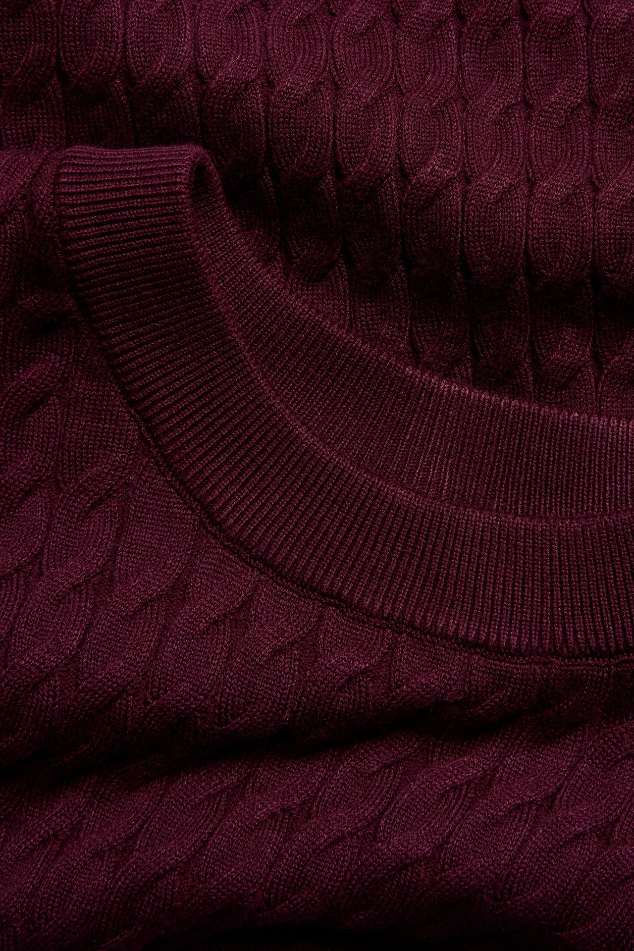 Sweter z dzianiny w warkocze