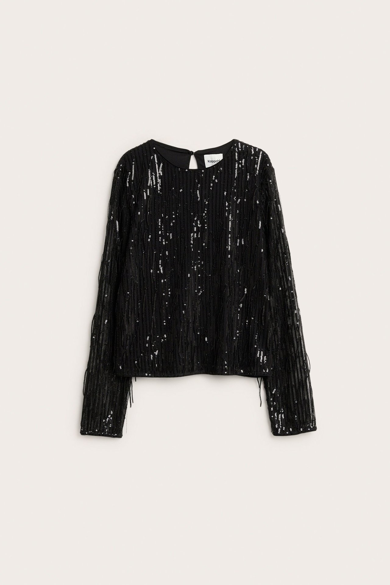Framifrån: Svart långärmad topp med glittriga paljettfransar och nyckelhålsknapp baktill.
