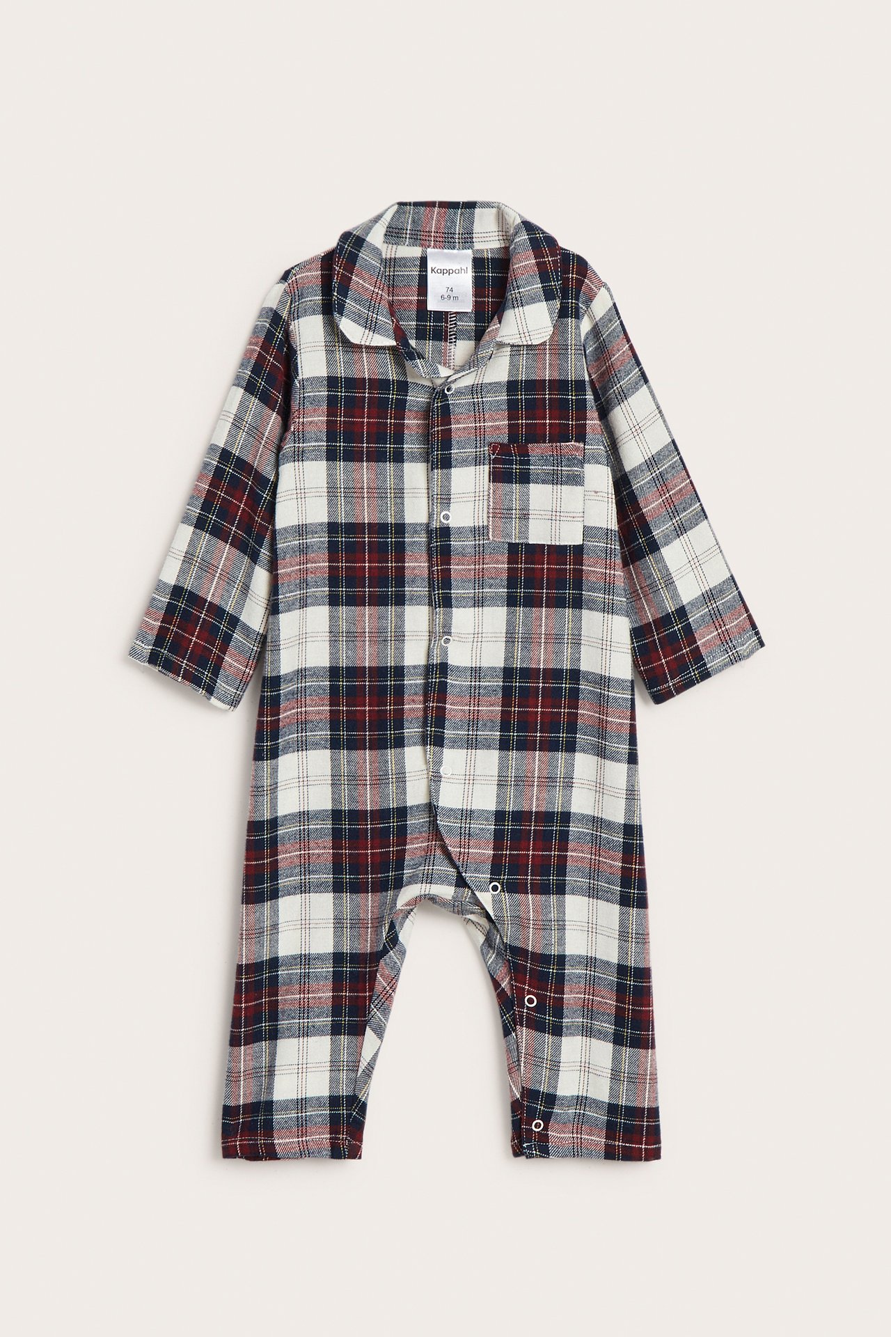 Forfra: baby-romper i offwhite, rød og marineblå rutete flanell med trykknapper og krage.
