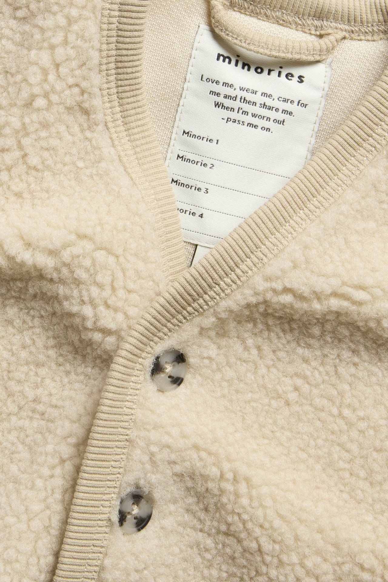 Beżowa pile cardigan z guzikami dla dziewczynki, materiał polarowy.