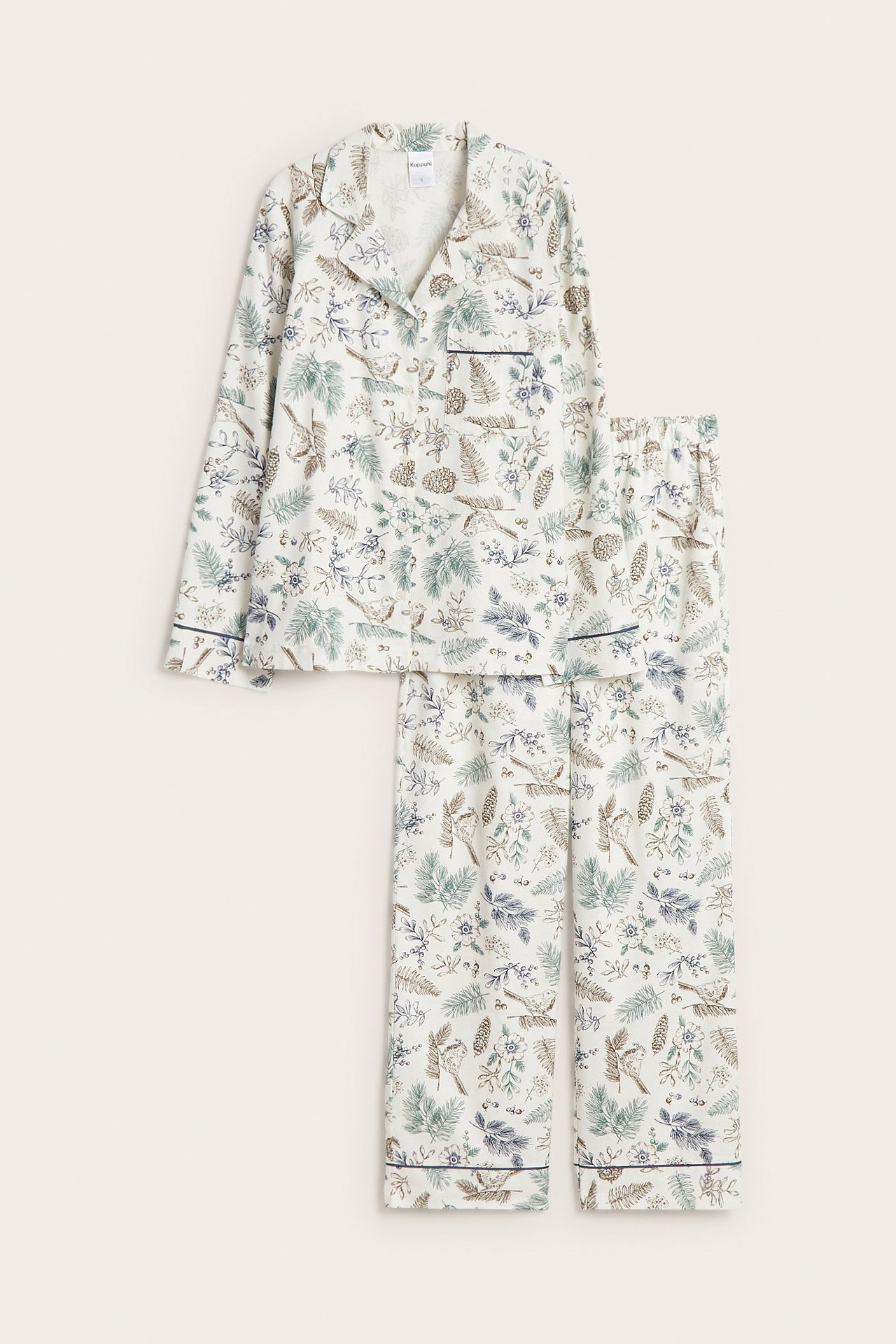 Forfra: Pyjamas i offwhite bomullsflanell for kvinner, med vintermotiv og pyntekanter.