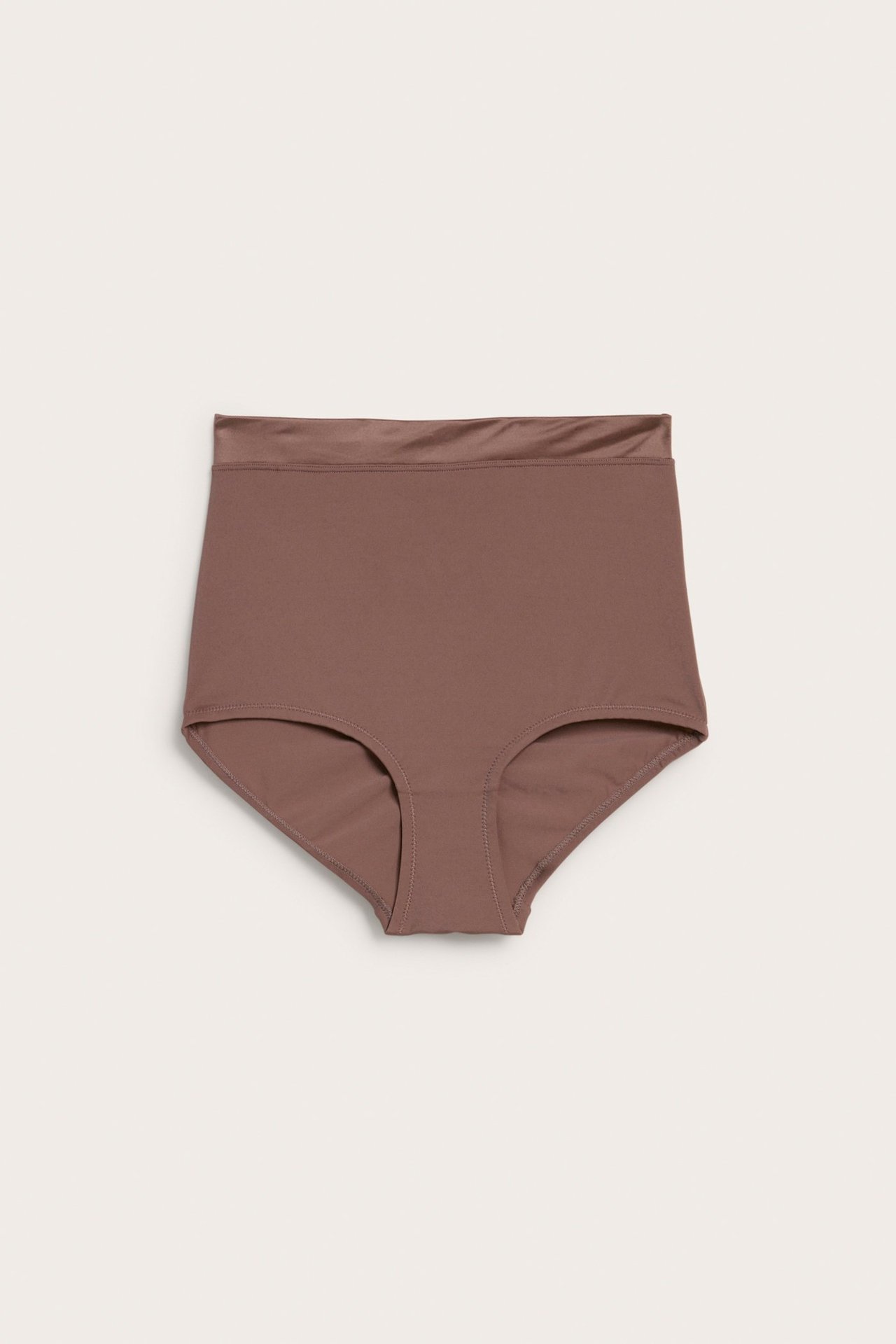 Forfra: mørk rosa høy midje shaping hipster truse med glatt overflate.