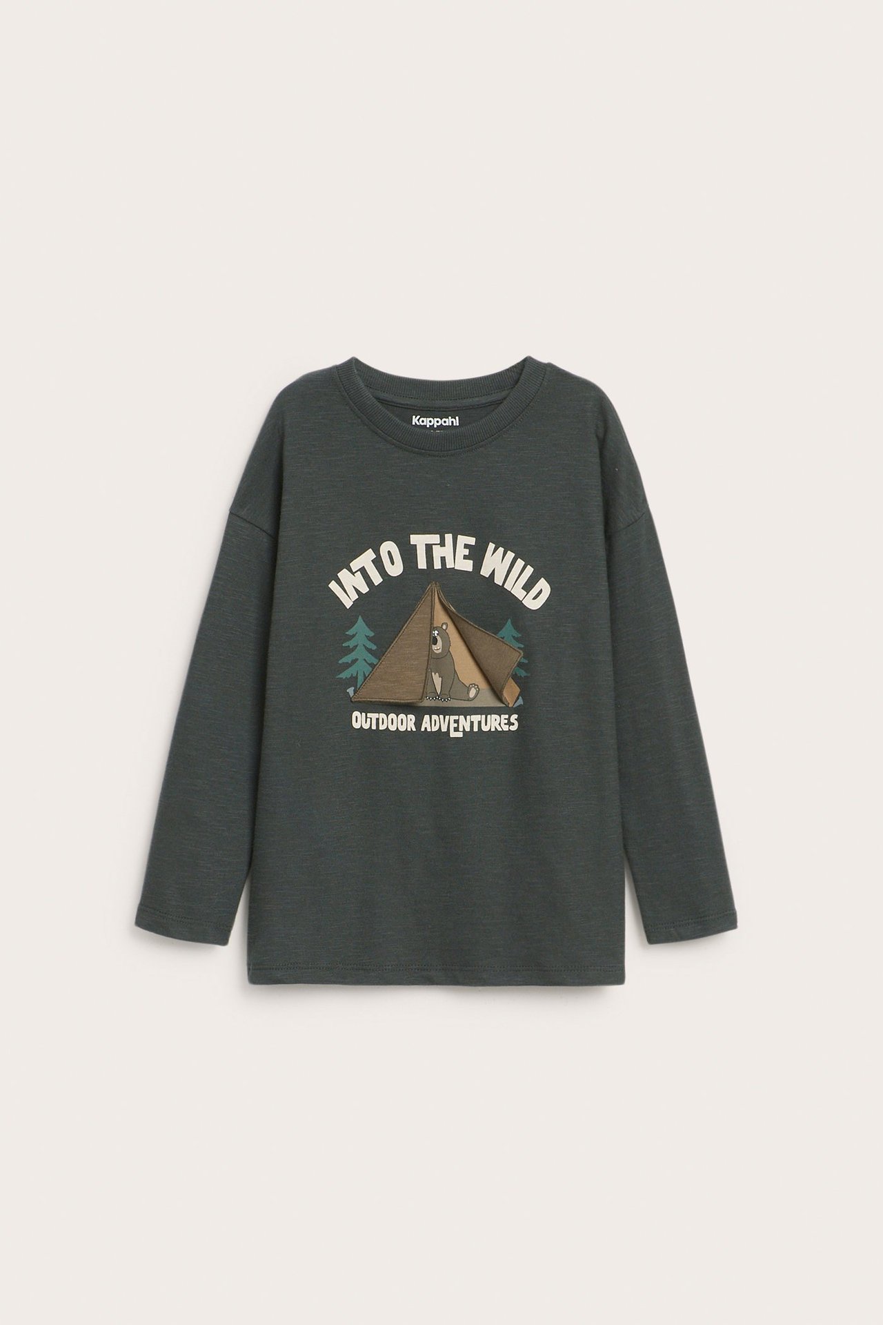 Forfra, en mørkegrønn langermet T-skjorte i bomull for barn med bjørn- og teltprint.