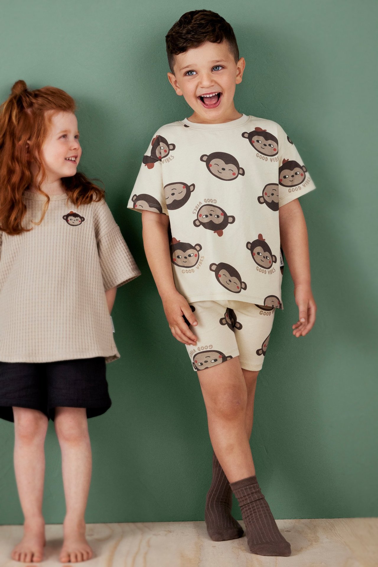 T-shirt med apor