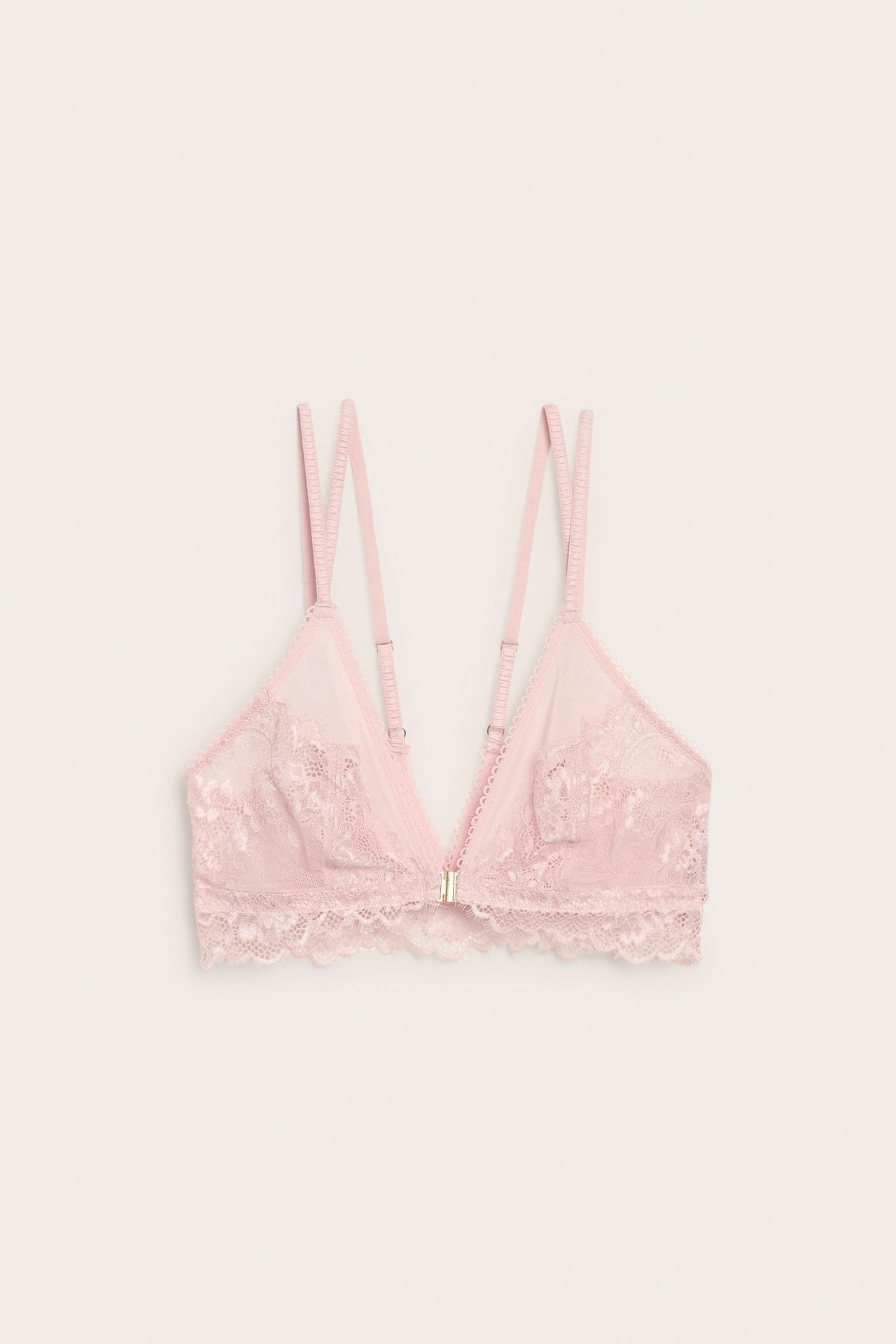Frontvy: En ljusrosa ovadderad spetsbralette med dubbla axelband och knäppning fram.
