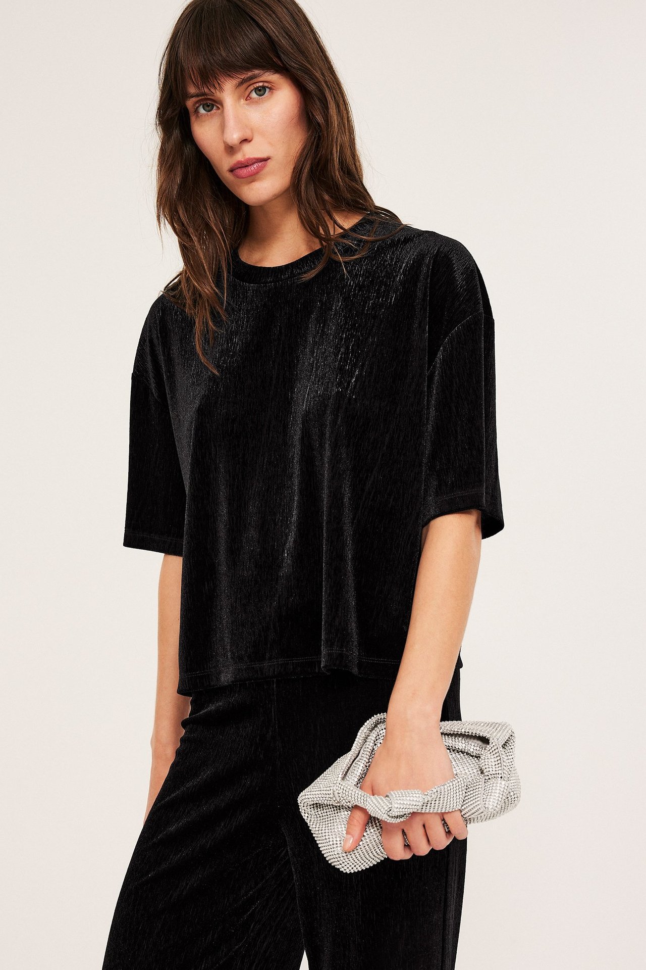 Kvinne svart velour kortermet topp med løs passform, over annet.