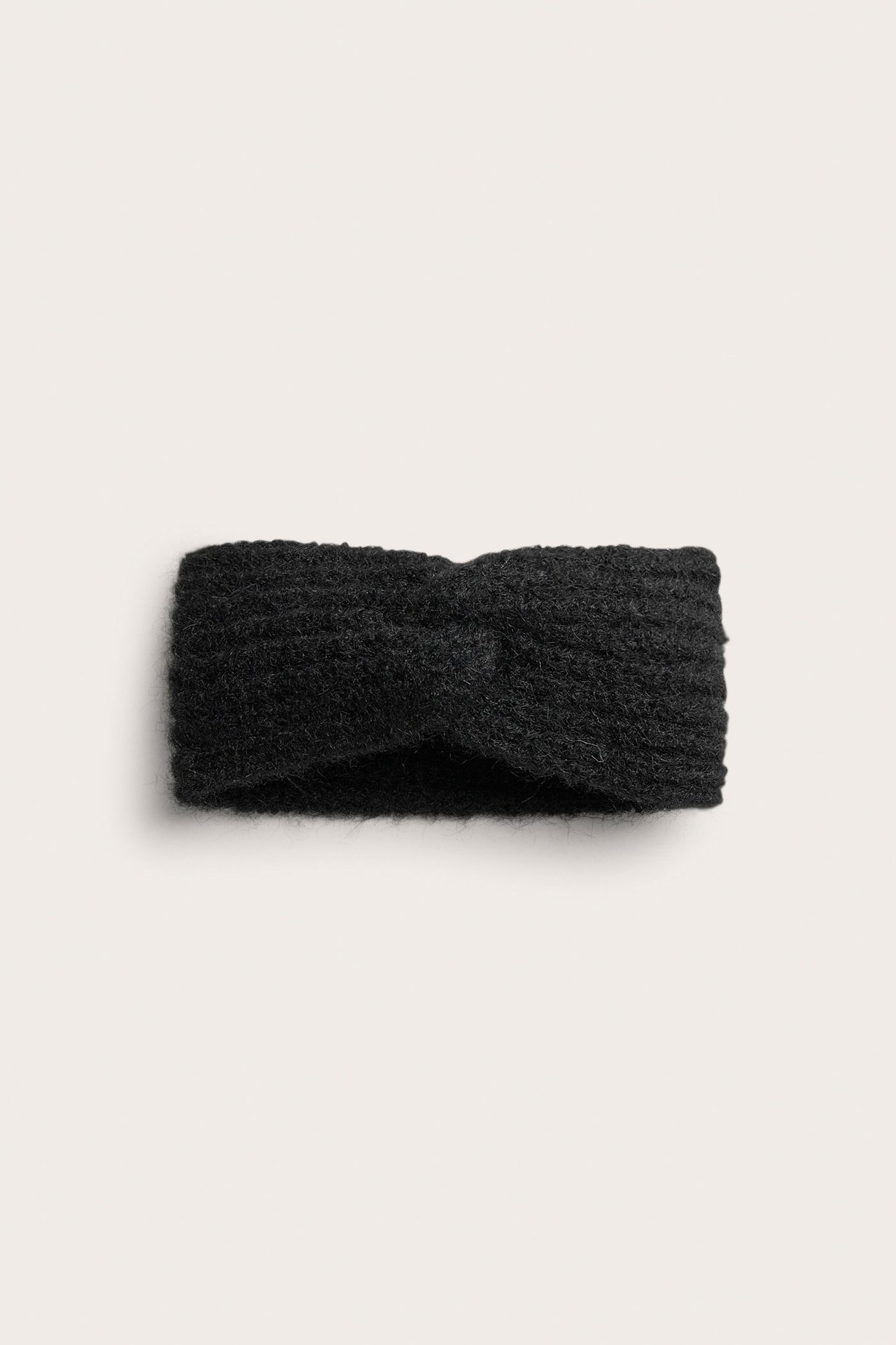 Ribbineulottu otsapanta