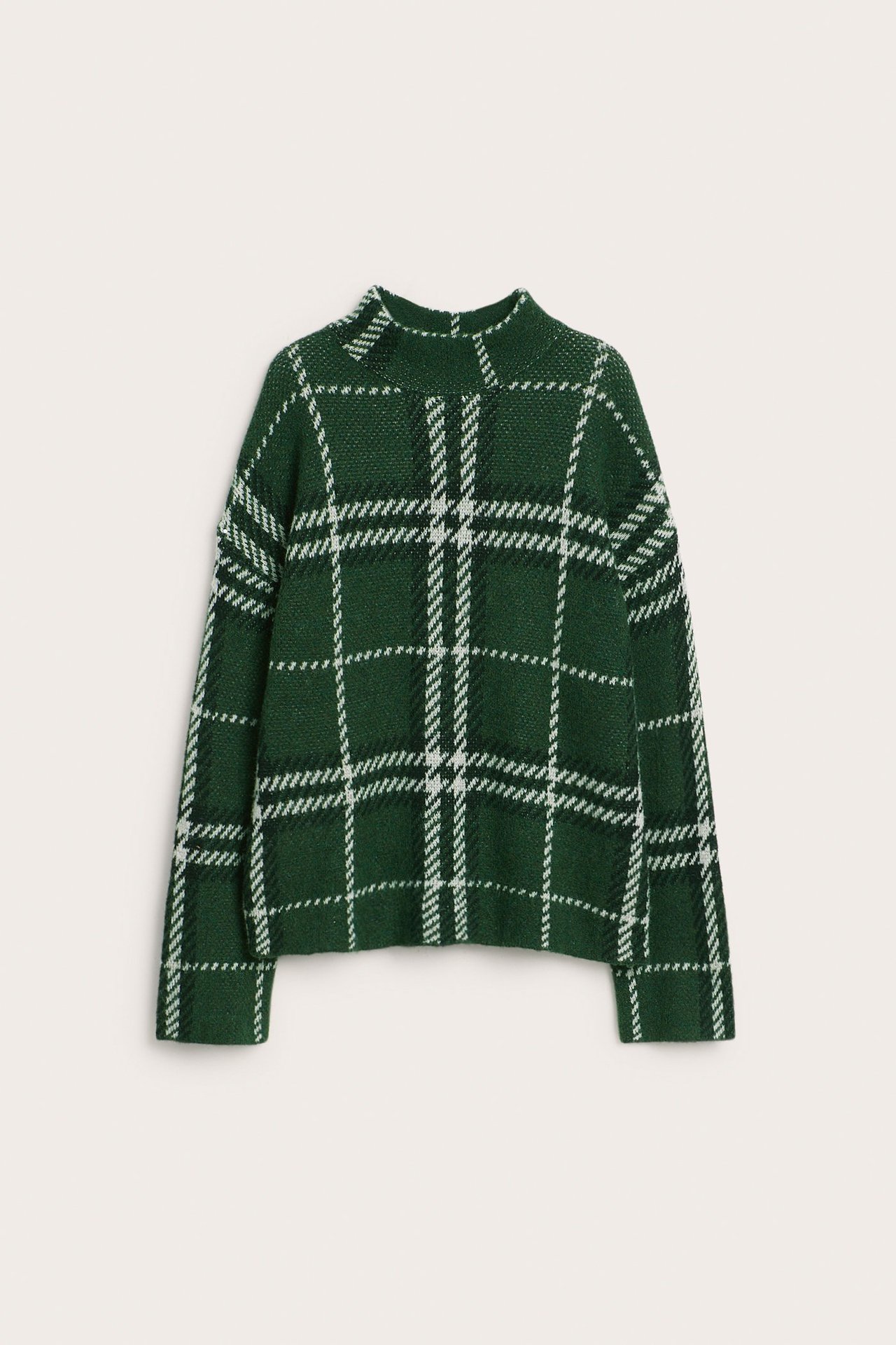 Edestäpäin, tummanvihreä neulepusero valkoisella ruutukuviolla ja pystykauluksella.