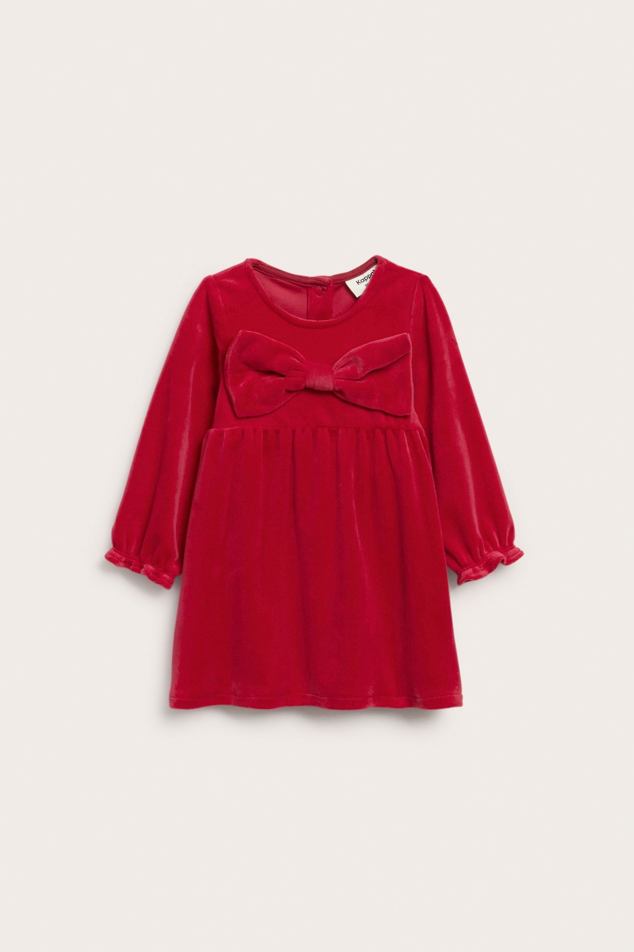 Rød velour babykjole med stor sløyfe, lange ermer og volangkantede mansjetter, sett forfra.