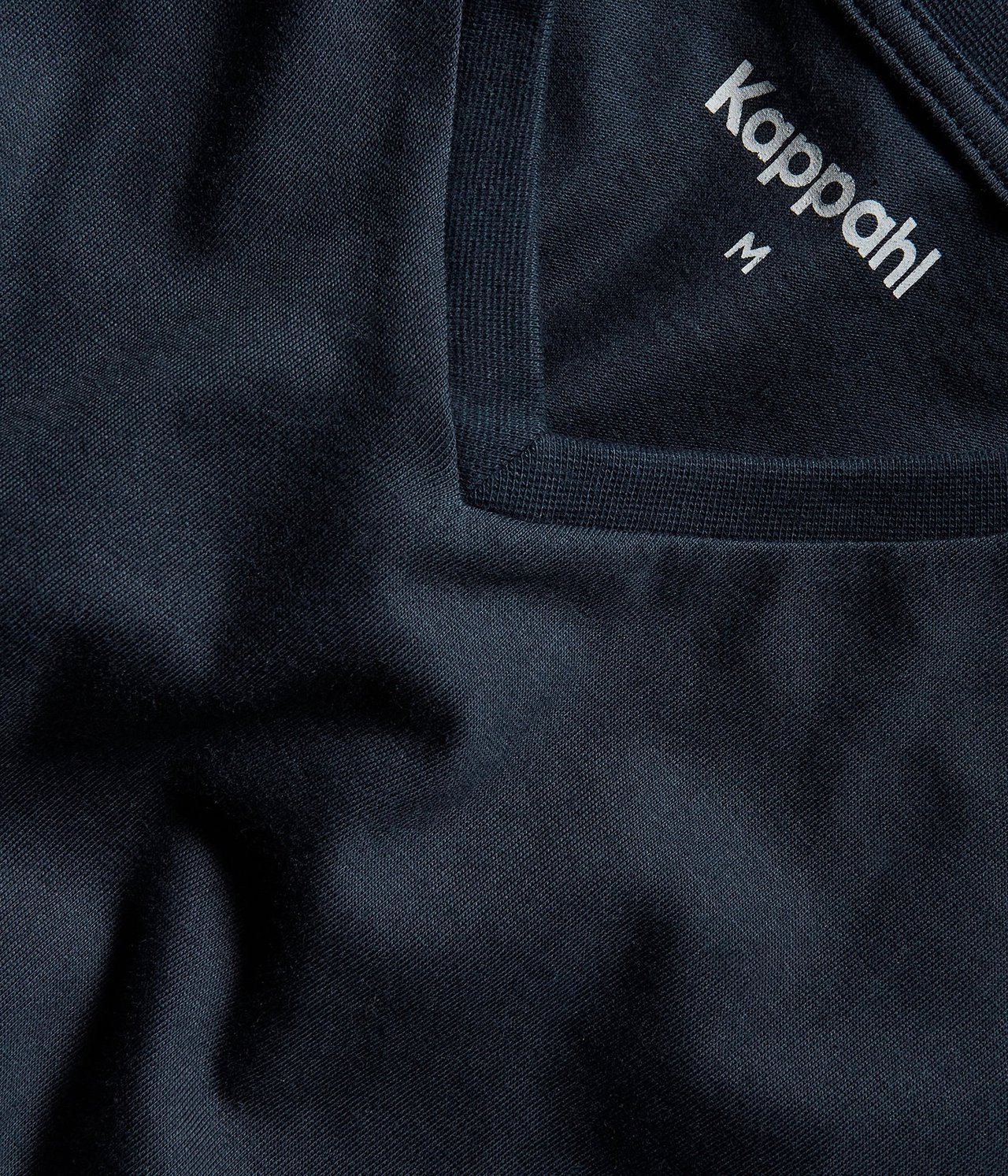 T-shirt z dekoltem w szpic