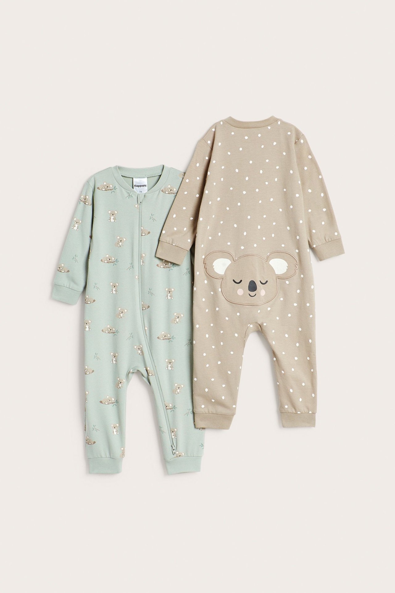Dwa pajace niemowlęce, widok z przodu. Jasnozielony nadruk z koalą, suwak. Beżowy w kropki, aplikacja koali z tyłu.