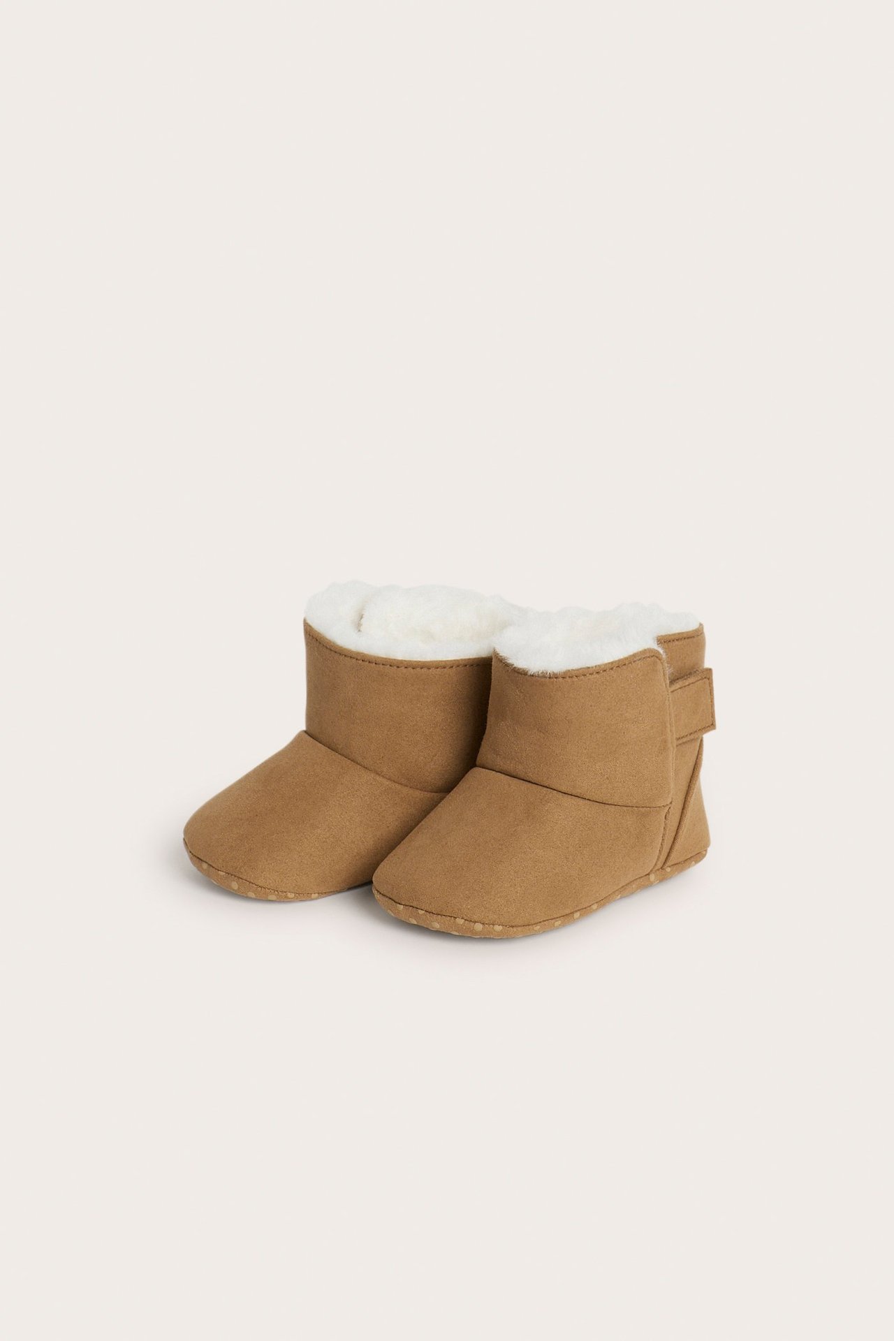 Mjuka boots i mockaimitation