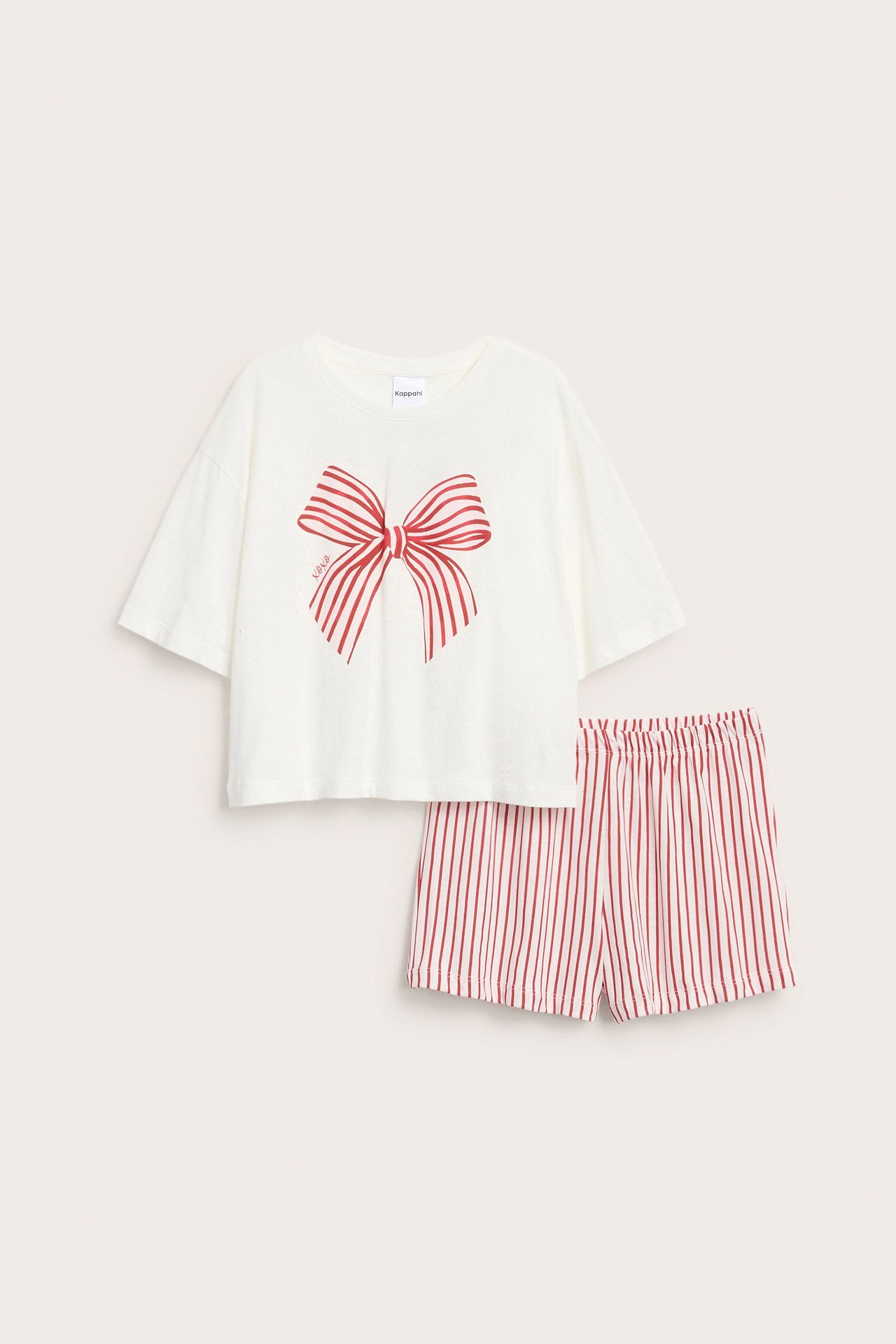 Valkoinen lyhythihainen paita ja raidalliset shortsit, rusetti print.