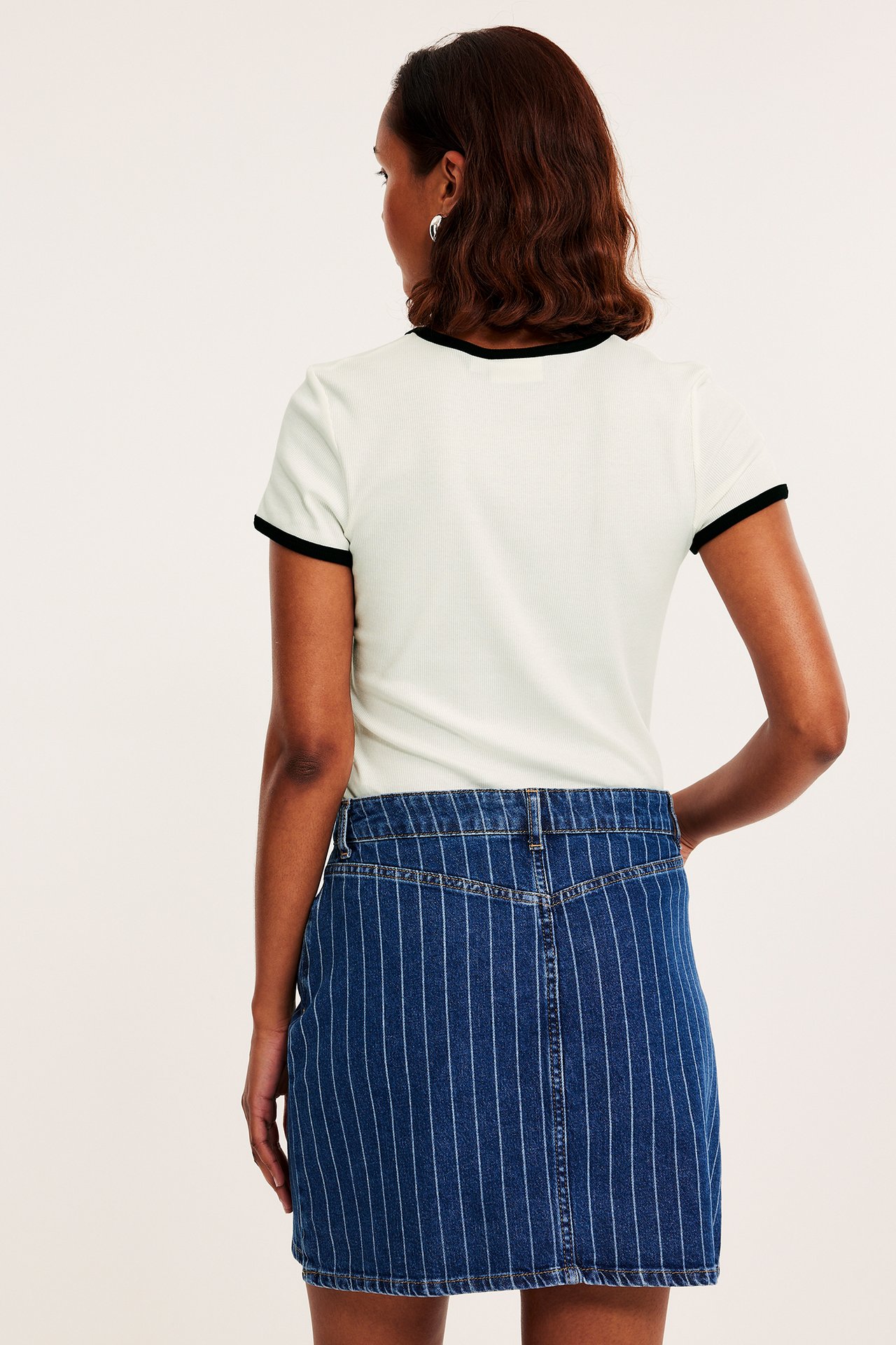 Kortärmad topp med kontrastkanter - Offwhite - 5