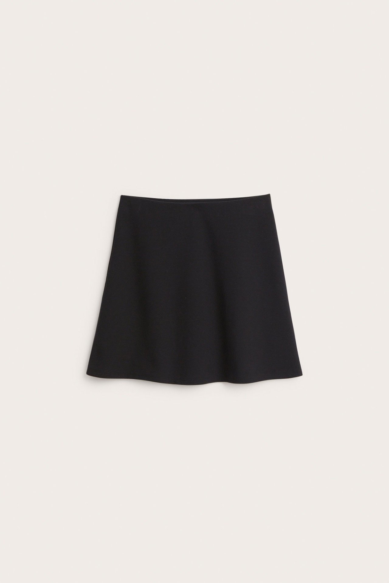 Widok z przodu czarnej spódnicy mini w kształcie litery A, z elastyczną talią, z mieszanki bawełny.
