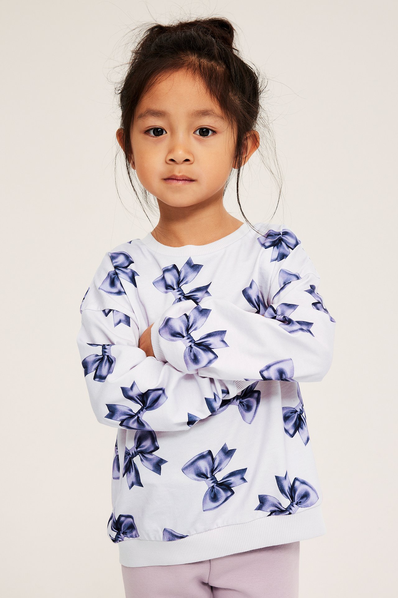 Kuviollinen pitkähiha farkkukangas talvi- ja kesäkids, etunäkymä.