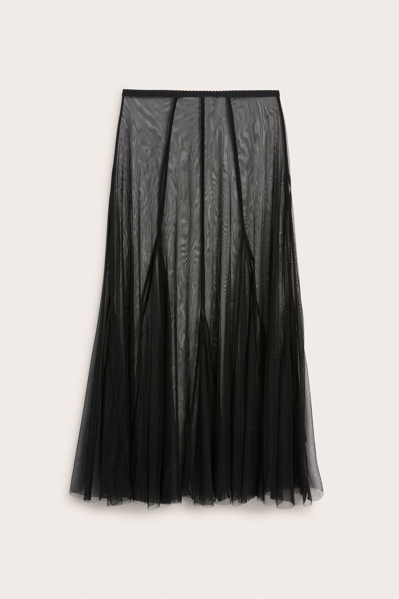 Edestä näkymä pitkästä mustasta verkkohameesta, jossa on joustava vyötärö ja paneeliyksityiskohdat.