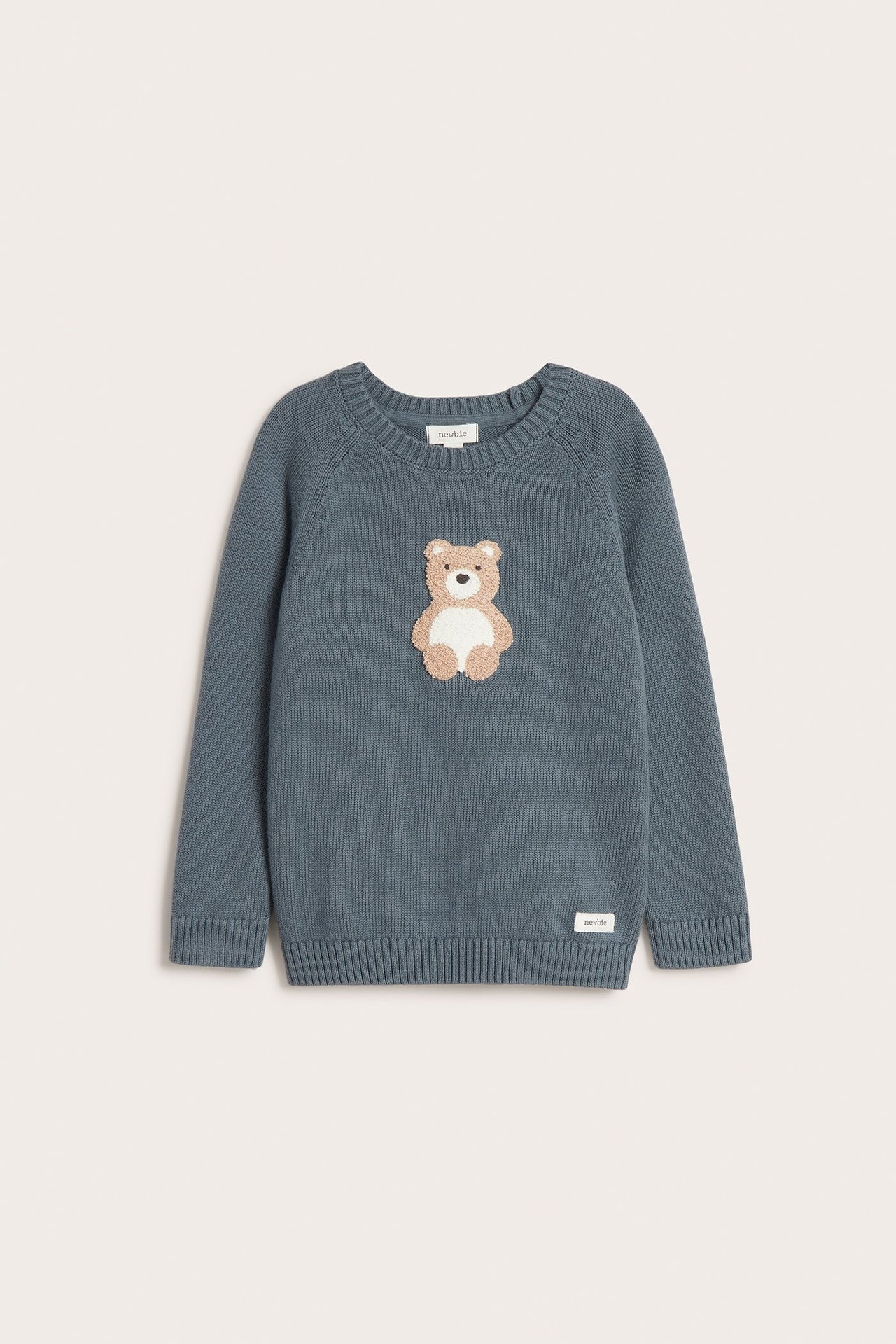 Genser med bjørneapplikasjon