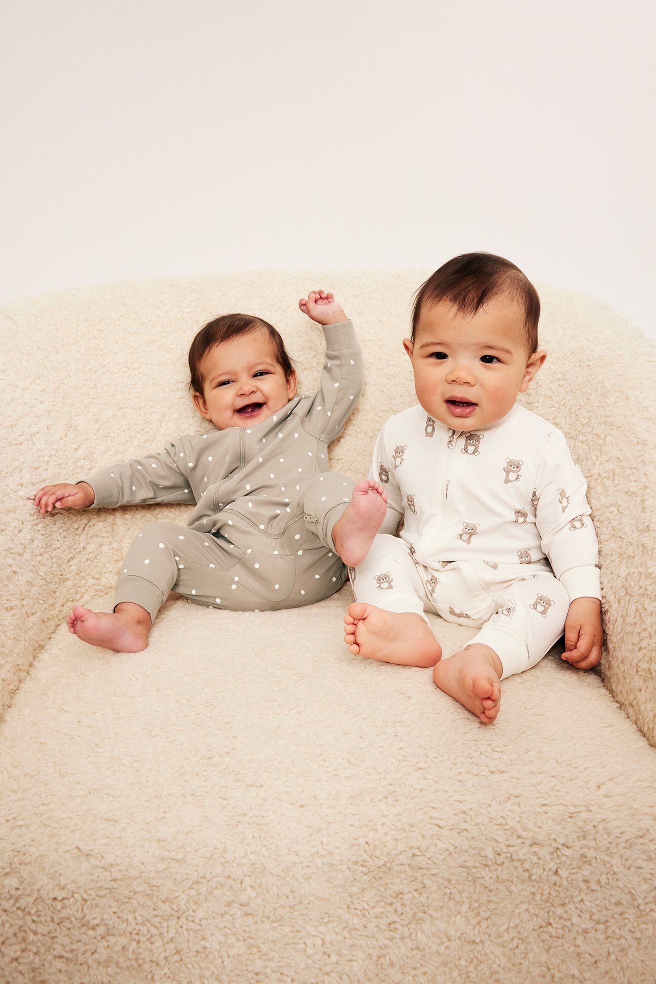 2 kpl kuviollisia pyjamia