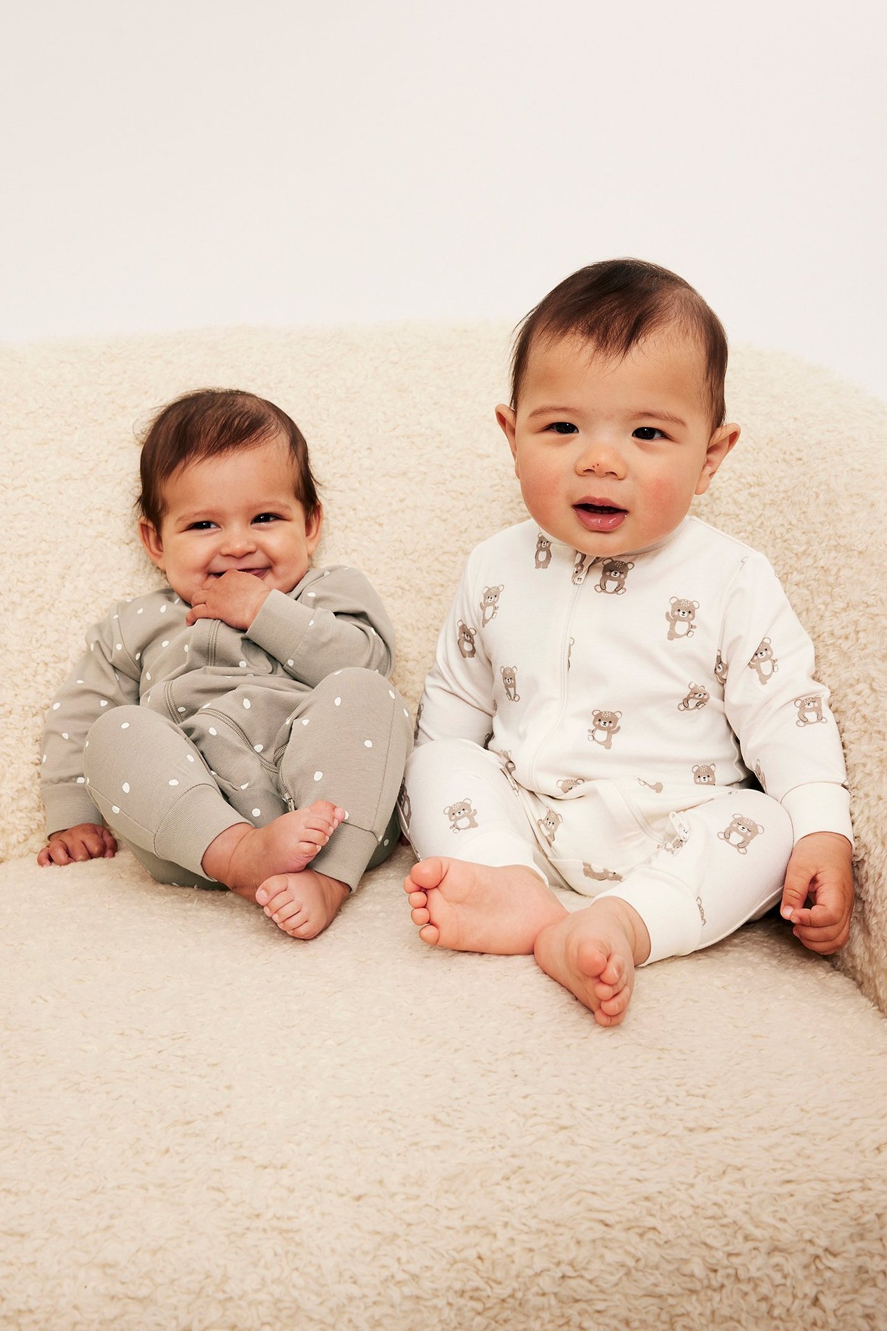 2 kpl kuviollisia pyjamia
