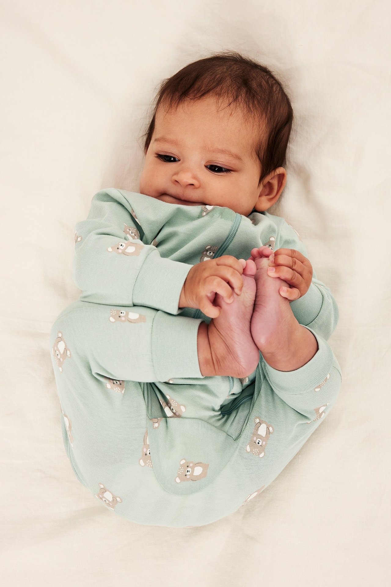 2 kpl kuviollisia pyjamia