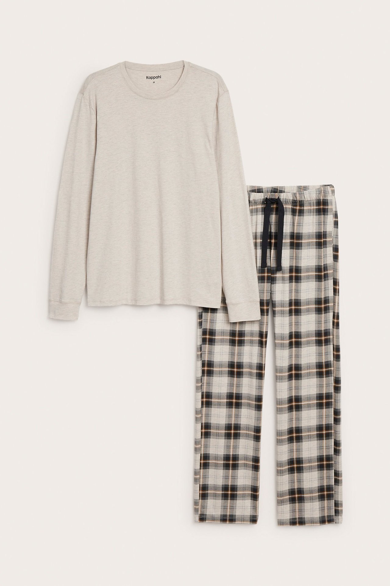 Framifrån: Herrpyjamas med beige melange långärmad tröja och rutiga byxor med dragsko.