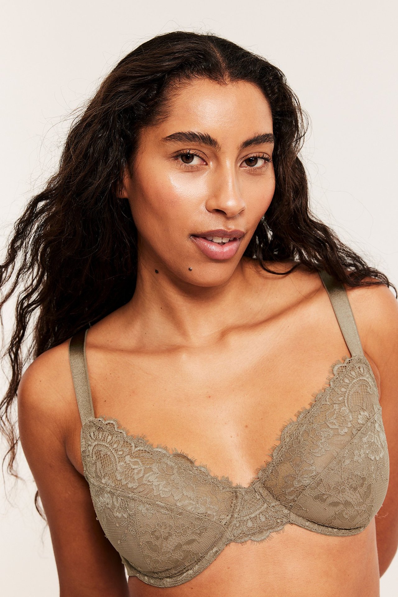 Stanik z koronki, na fiszbinach