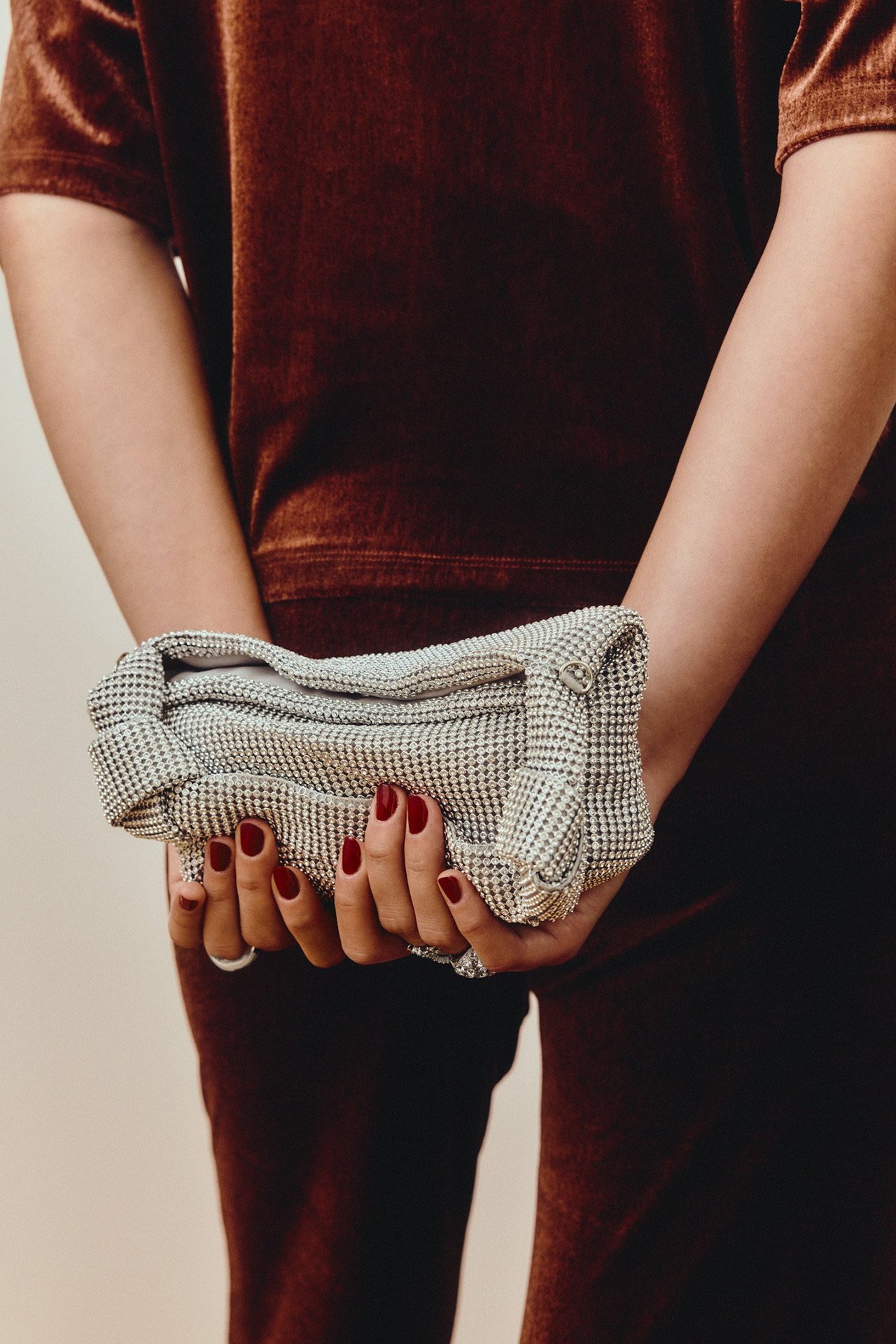 Laukku strassikivillä