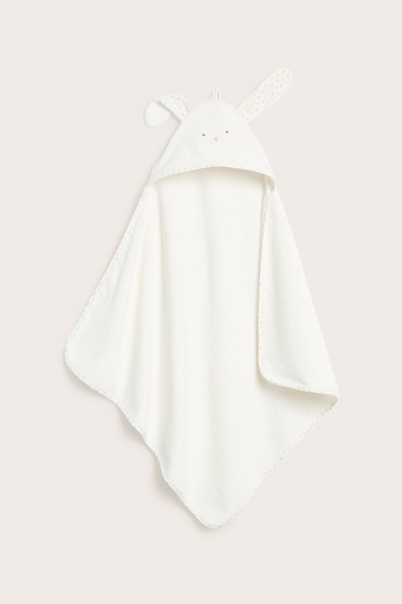 Frontvy: Offwhite baby badlakan med huva i mjuk frotté, kaninöron och broderat ansikte.