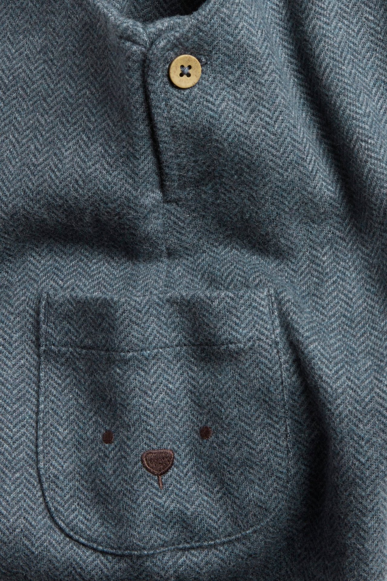 Mørke grå jeans med jacquard, knapp, sidelommer med broderi, bjørneansikt.