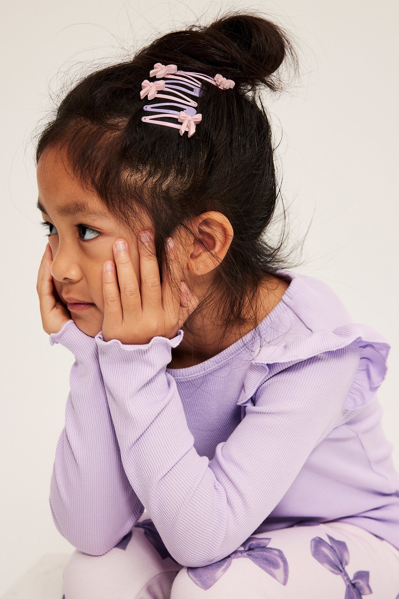 Sześć błyszczących spinek do włosów w jasnym fiolecie, plastykowe, jednolite, akcesoria do włosów