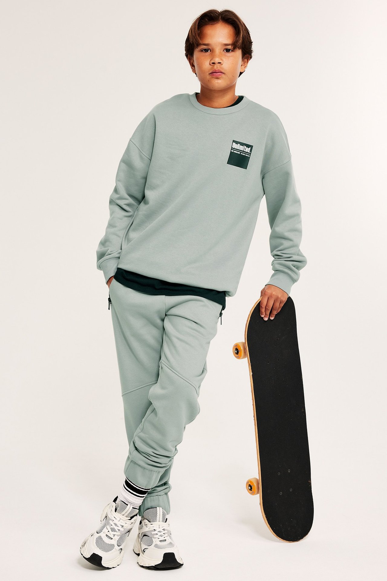 Sweatshirt
