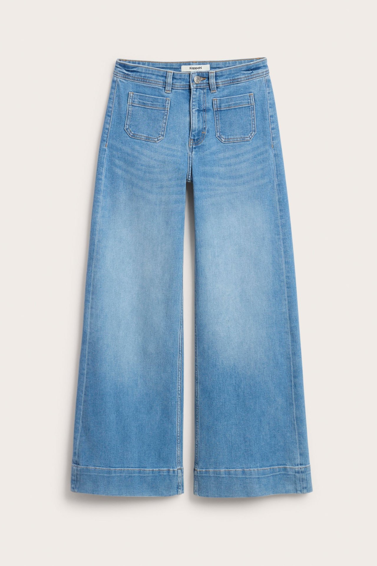 Frontvisning av lyse denim dame high-waist vide jeans med påsydde frontlommer og knappelukking.