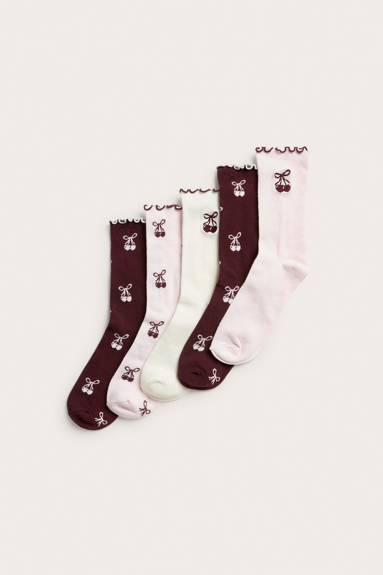 Viiden paketti lasten sukat kirsikkakuviolla, vaaleanpunainen ja tummanpunainen.