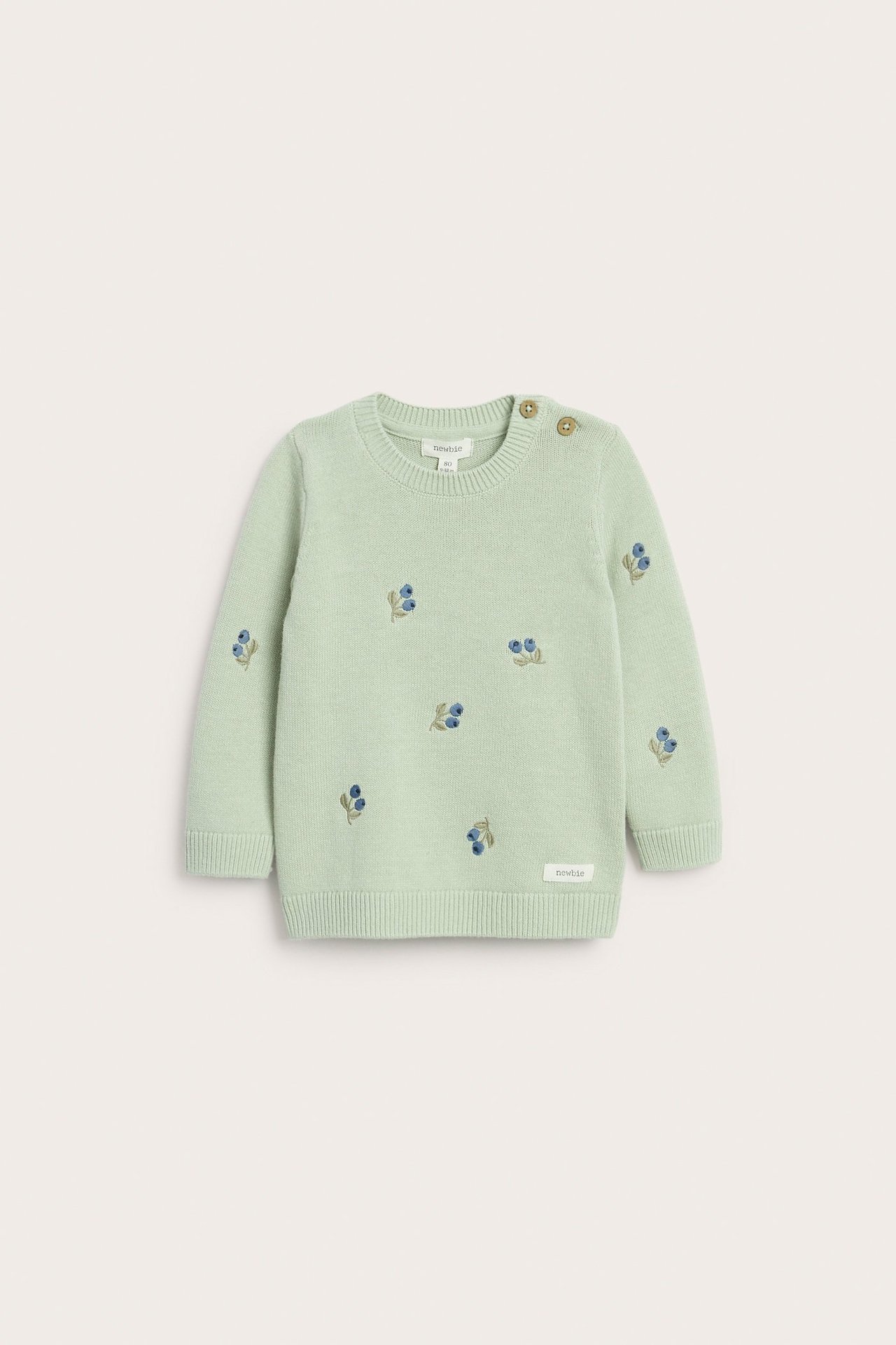 Widok z przodu jasnozielonego swetra bawełnianego dla niemowląt, z haftem jagodowym i guzikami.