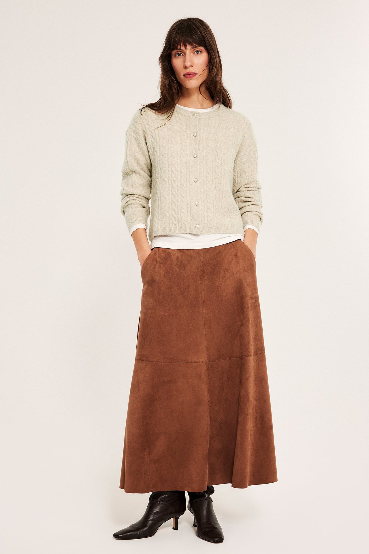 Beige melangé lankahuivi, helman pussit helppo, etupuoli.