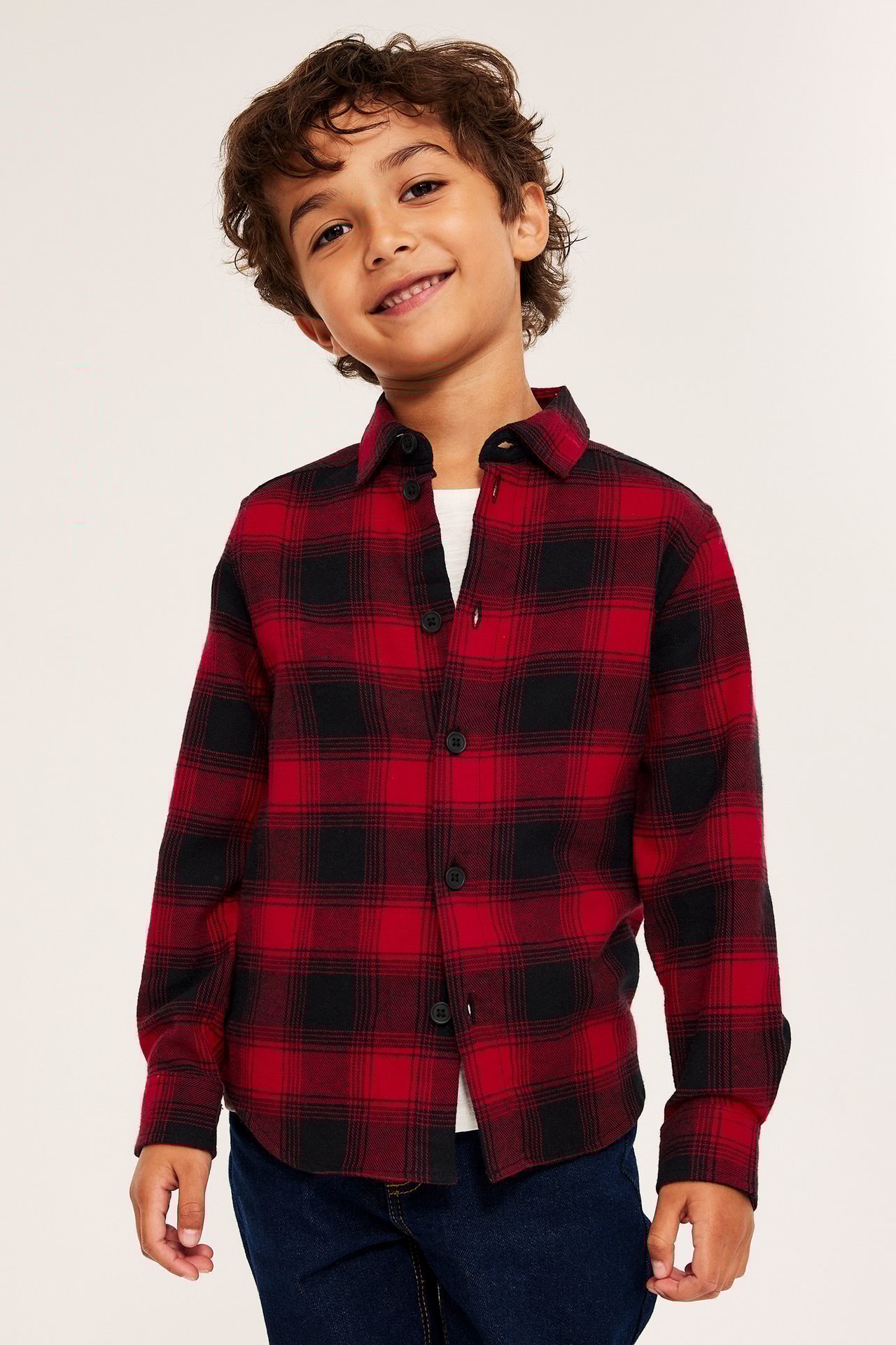 Lapsi poika punainen ruutuhullupaita, pitkähihainen, napit, etunäkymä.